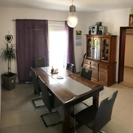 Arijana S Pogledom Na Appartamento