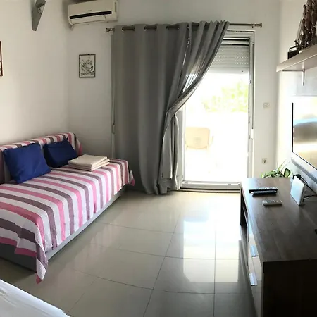 Arijana S Pogledom Na
