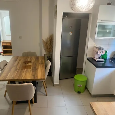 Arijana S Pogledom Na Apartment